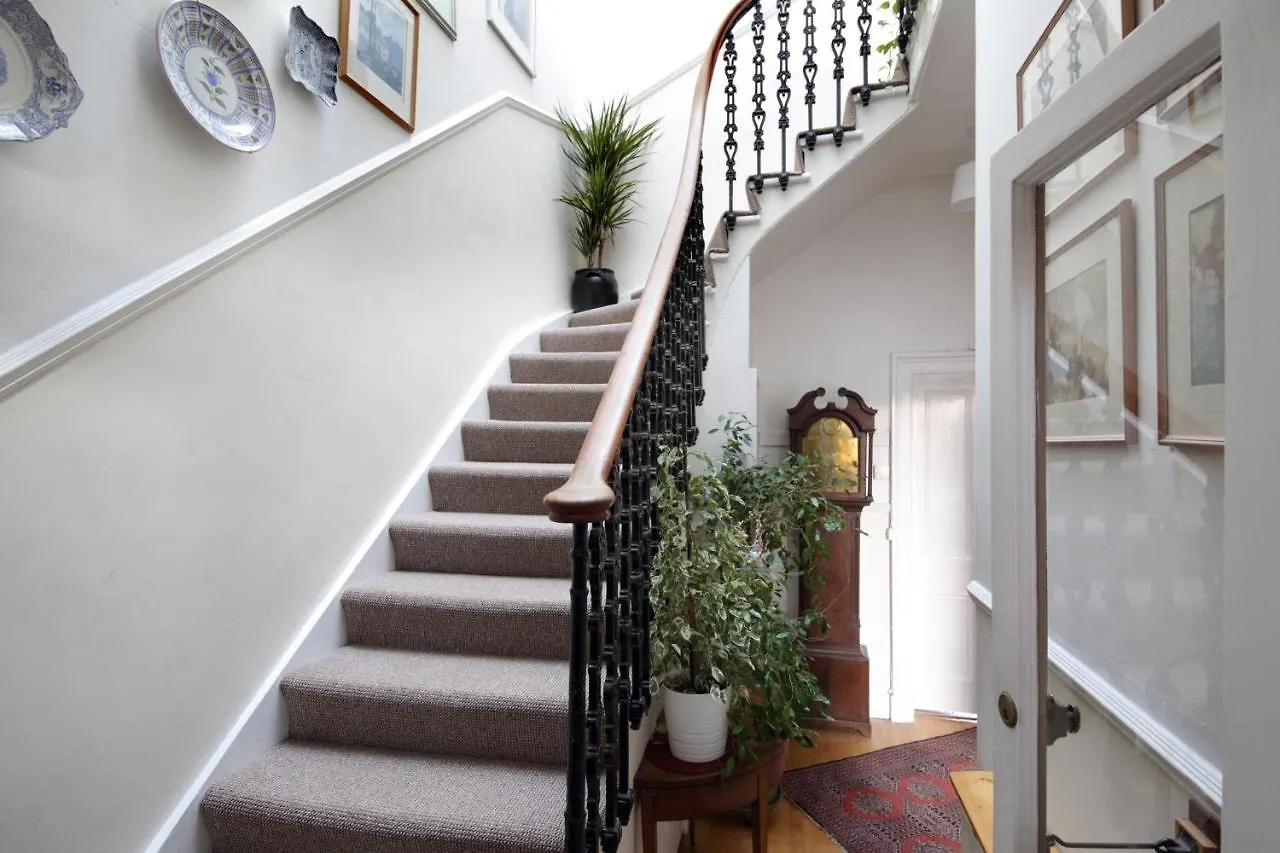 بيت ضيافة Sheens House إدنبرة